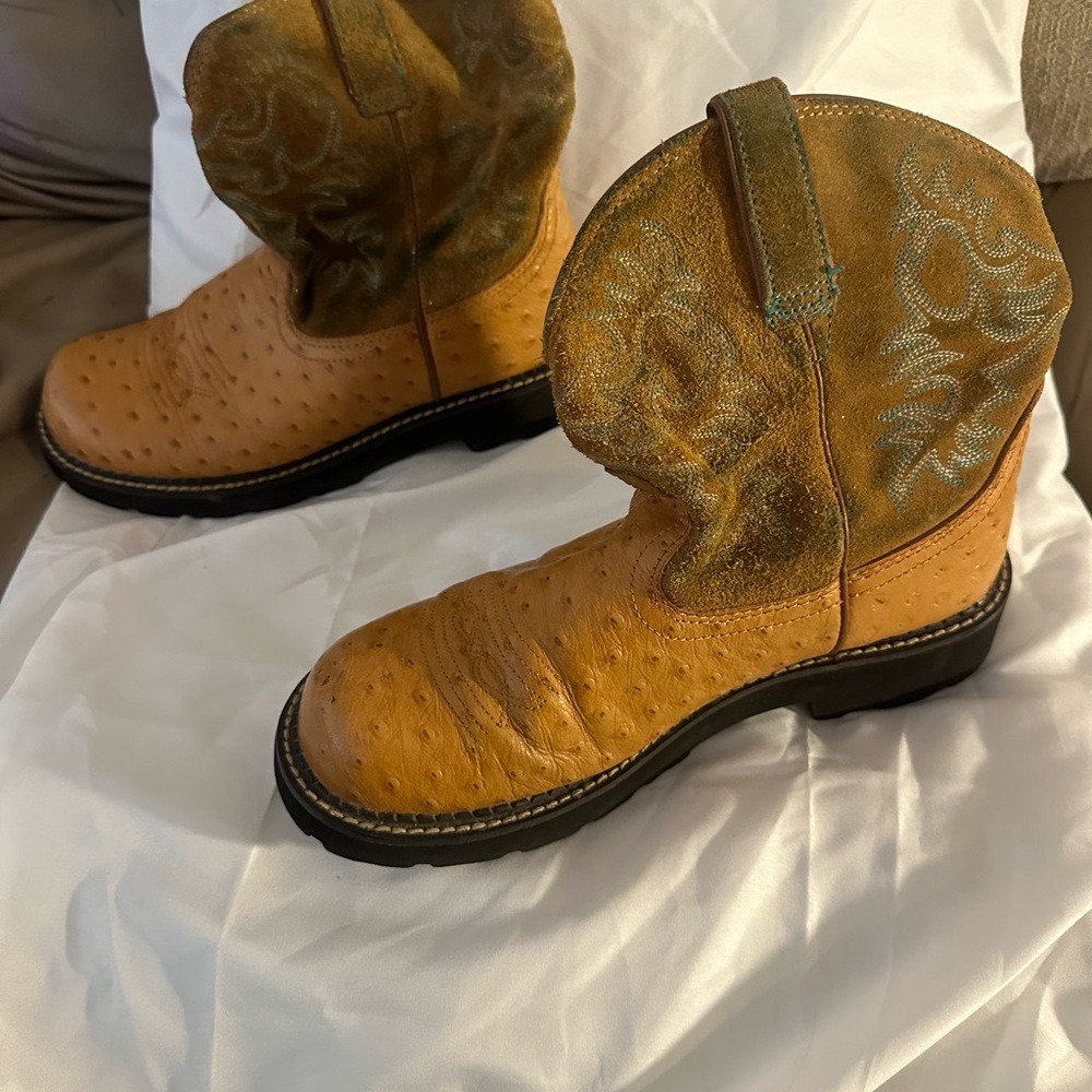 Ariat used cowgirl boots